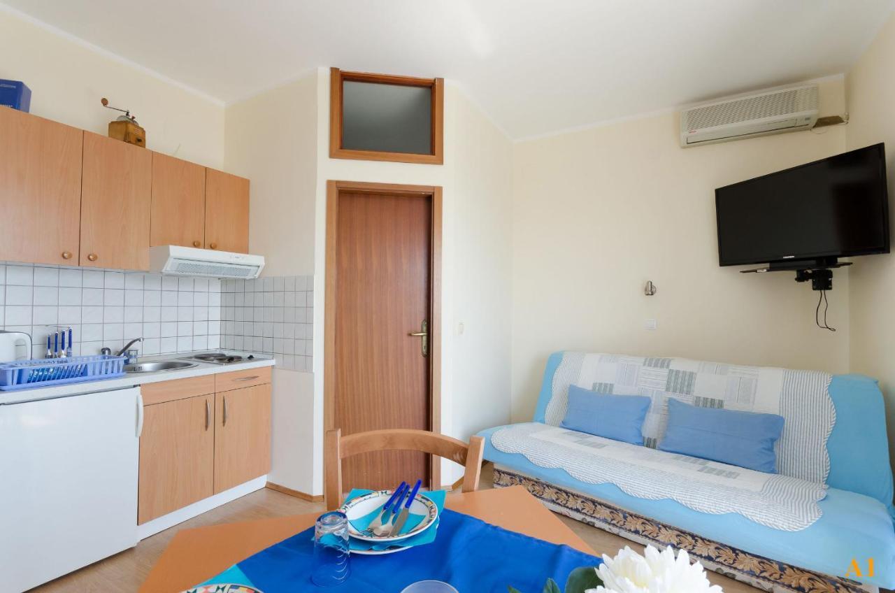 Apartments And Room Drazen Novi Vinodolski Exterior foto
