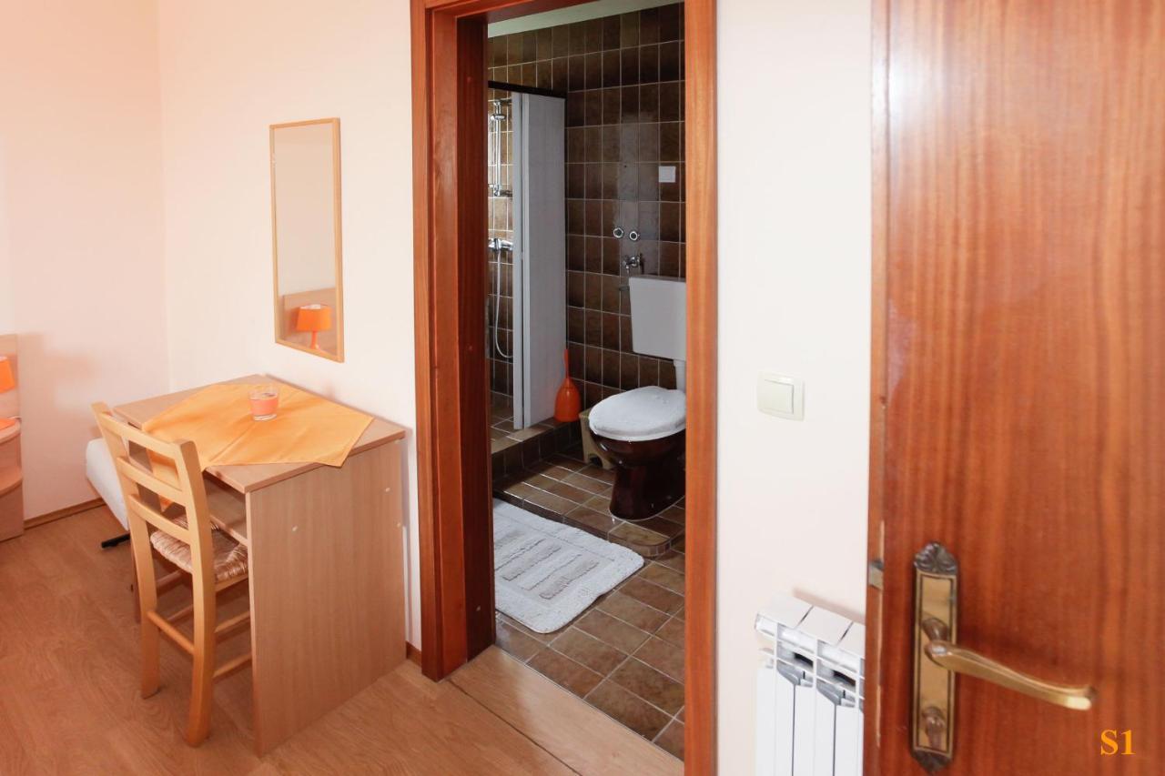 Apartments And Room Drazen Novi Vinodolski Exterior foto